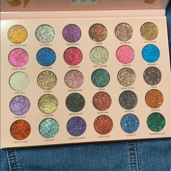 EYESHADOW - Picture 4 of 6